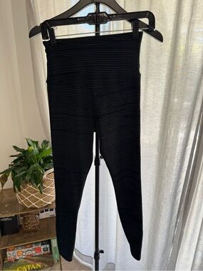 Varley Black High-Waist Leggings with Subtle Stripes
